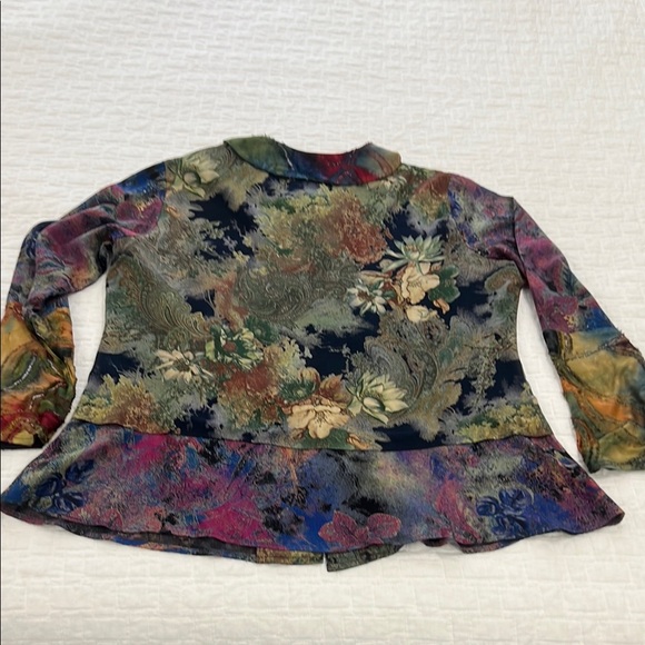 Multicolor Long Sleeve Top - Picture 8 of 9